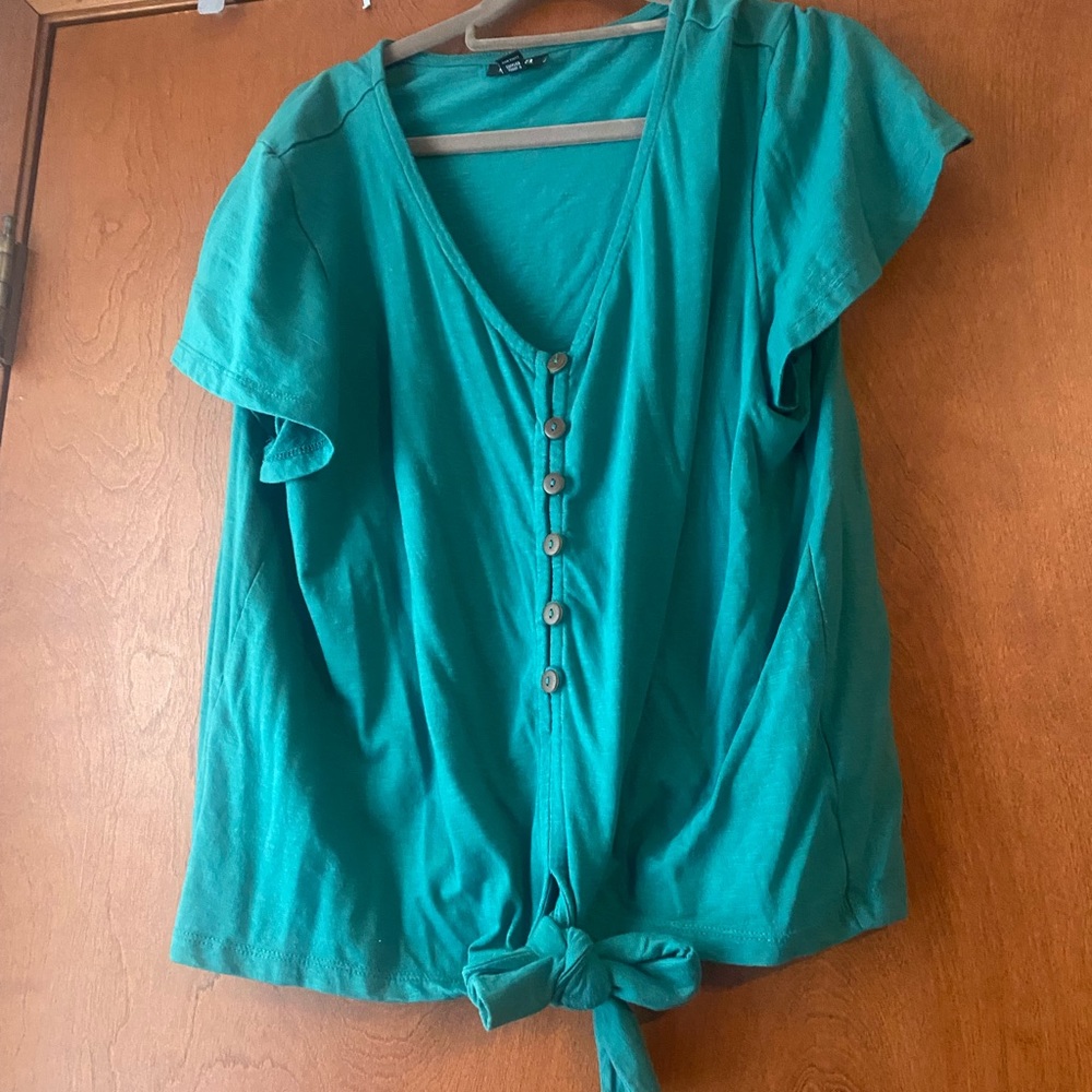 Green tee with buttons and tie